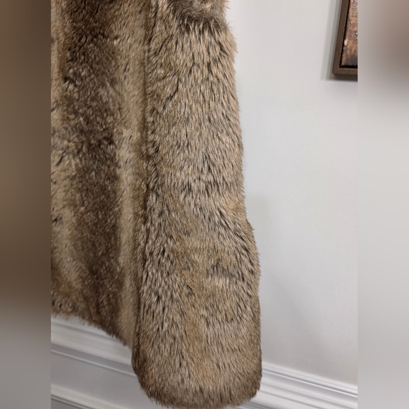 Banana Republic Light Brown Faux Fur Vest New Without Tags - Picture 5 of 8